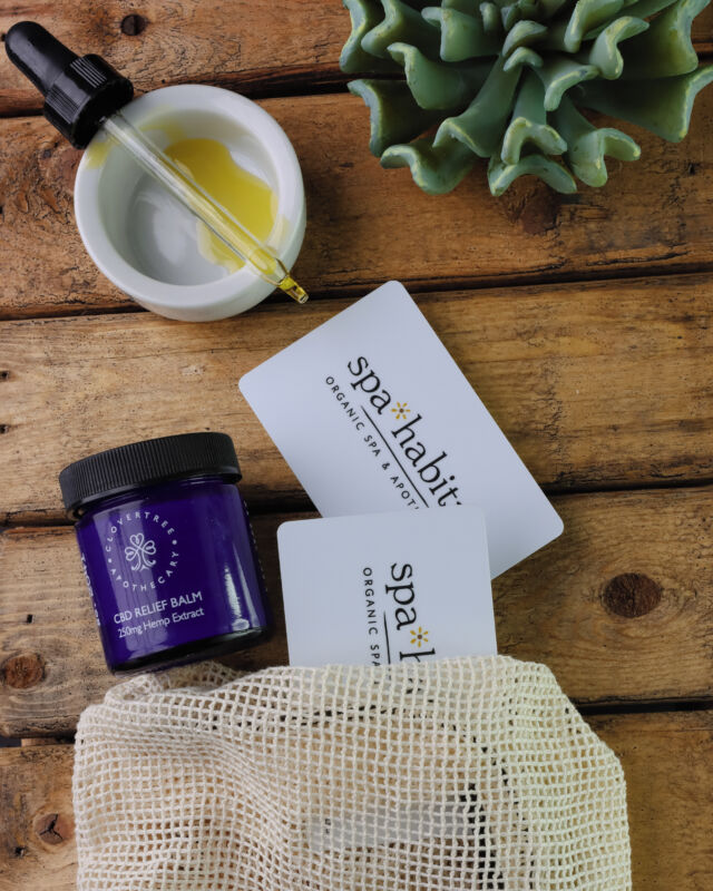 Tis the season for the gift of:⁣
⁣
 · Relaxation⁣
 · Peace⁣
 · Zen⁣
 · Stressing Less⁣
 · Wellness⁣
 · Healthy Skin ⁣
 · Glow⁣
⁣
#spadallas